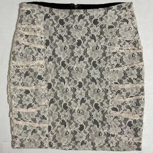 NEW FOREVER 21 Woman’s Above The Knee Lace Pencil Skirt Pale Pink sz Small